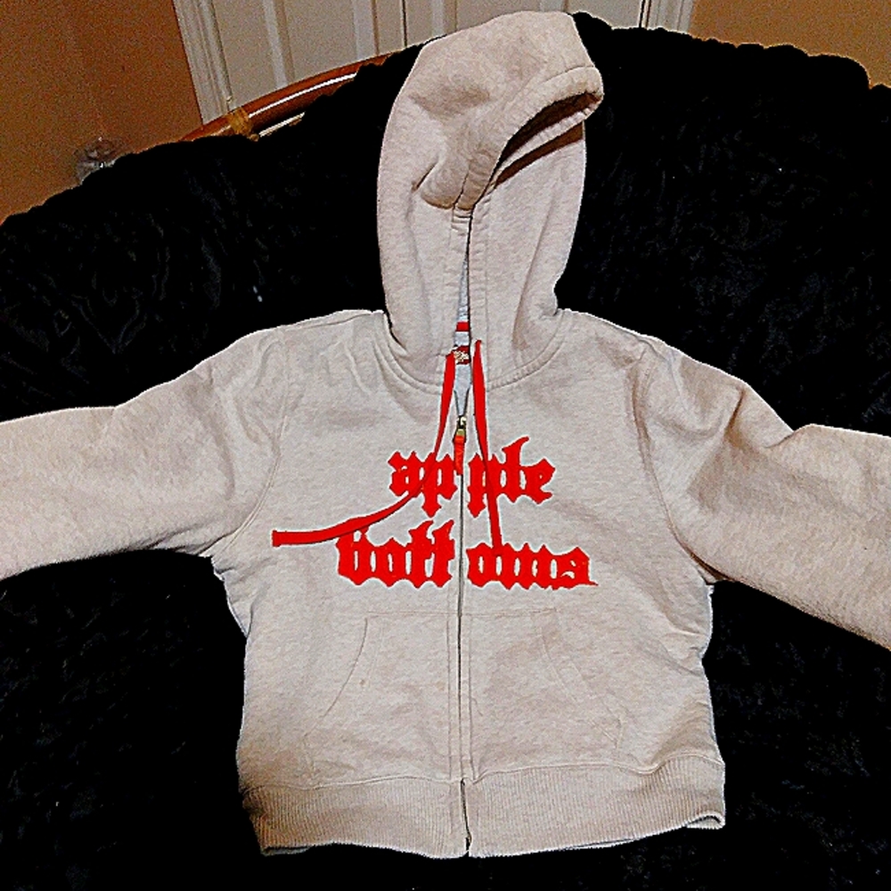 Medium apple bottom swear shirt